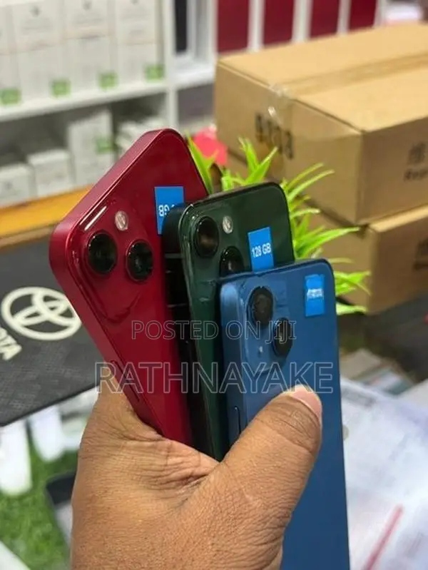 Apple iPhone 13 (Used)