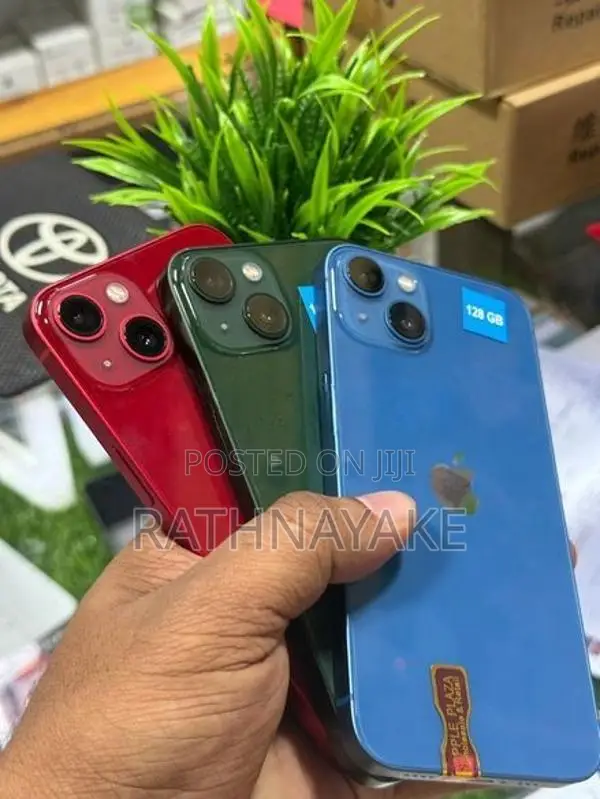Apple iPhone 13 (Used)