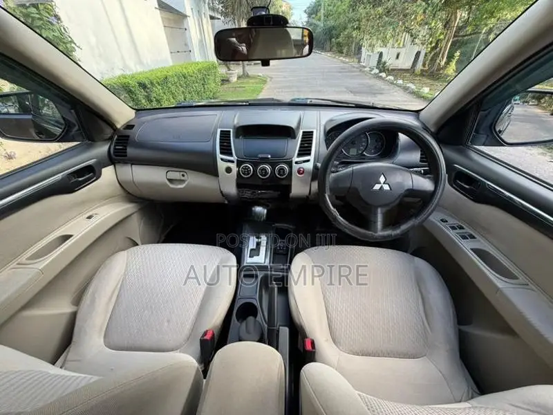 Mitsubishi Montero Sport 2014 Facelift