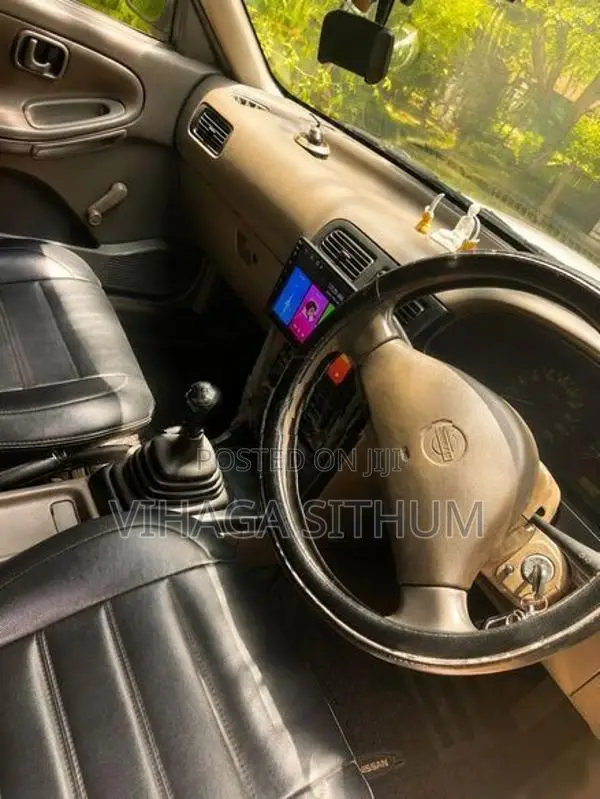 Nissan Sunny 1992