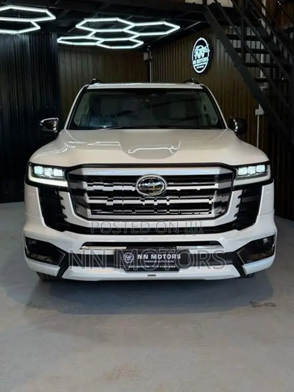 Toyota Land Cruiser 300 2025