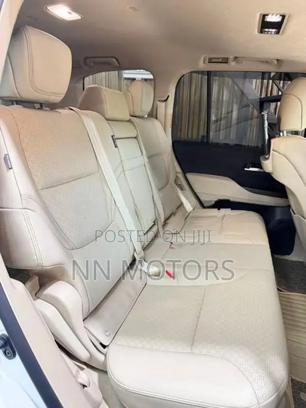 Toyota Land Cruiser 300 2025