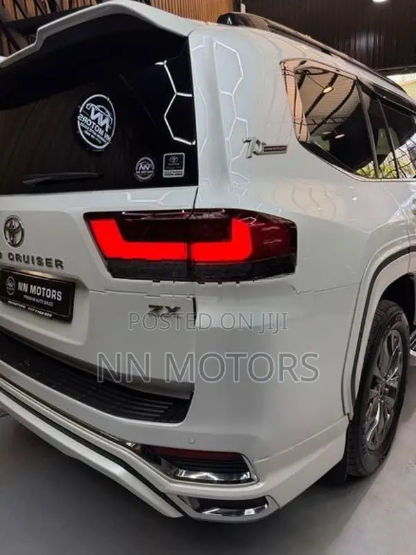 Toyota Land Cruiser 300 2025