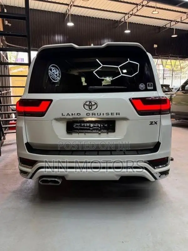 Toyota Land Cruiser 300 2025