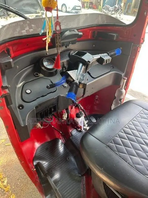Bajaj RE 2015