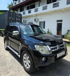 Mitsubishi Montero 2013