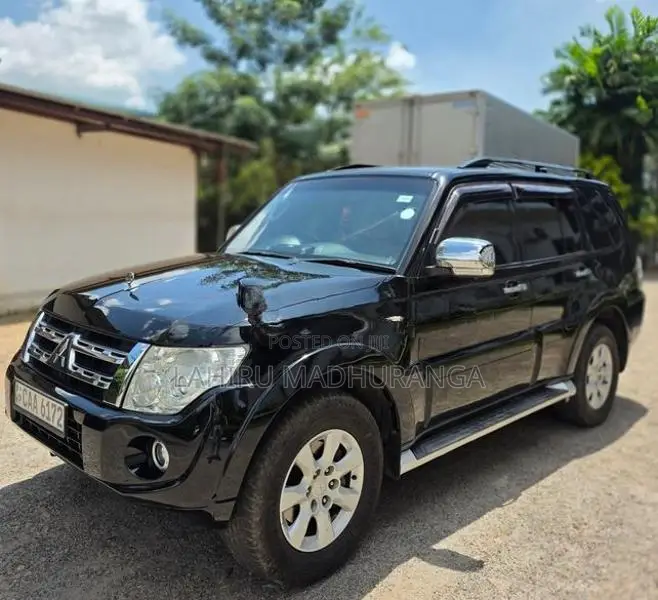 Mitsubishi Montero 2013