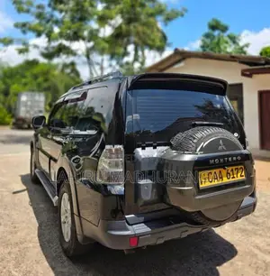 Mitsubishi Montero 2013