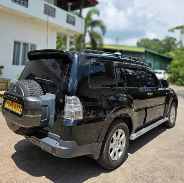 Mitsubishi Montero 2013