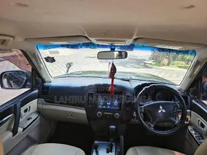 Mitsubishi Montero 2013