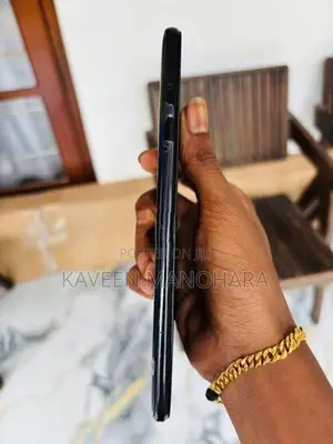 Samsung Galaxy A70 (Used)