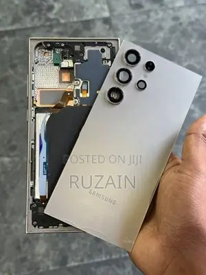 Samsung Galaxy S24 Ultra Charging Flex