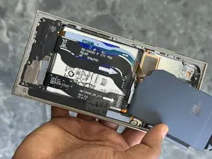 Samsung Galaxy S24 Ultra Charging Flex