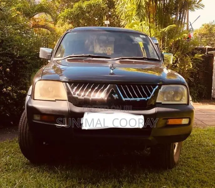 Mitsubishi L200 2005
