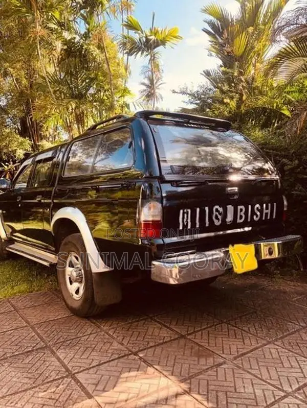 Mitsubishi L200 2005