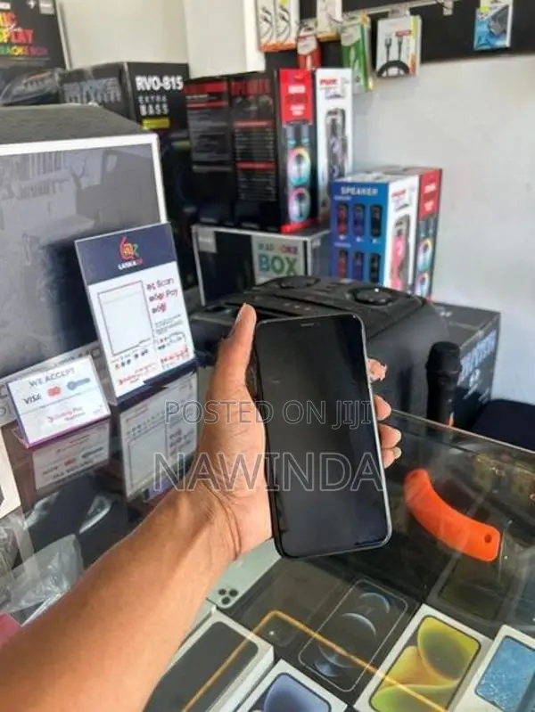 Apple iPhone XR (Used)