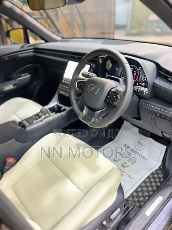 Lexus LBX Elegant 2 2024