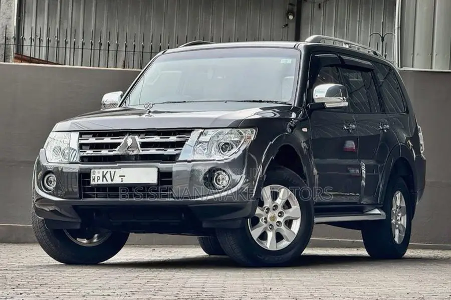 Mitsubishi Montero 2013