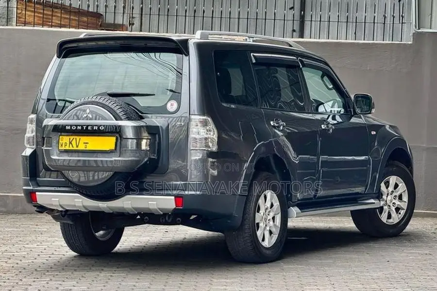 Mitsubishi Montero 2013