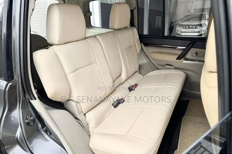 Mitsubishi Montero 2013
