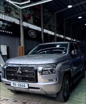 Mitsubishi Triton Hamer Electric Roll Shutter & Night Fury Bar