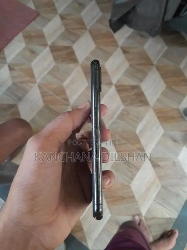 Apple iPhone XS (Used)
