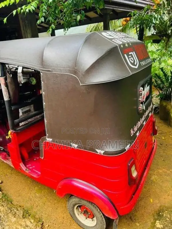 Bajaj RE 2015