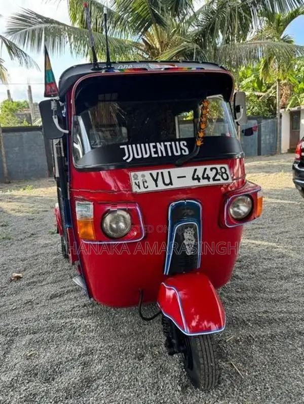 Bajaj RE 2011