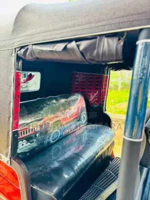 Bajaj RE 2006