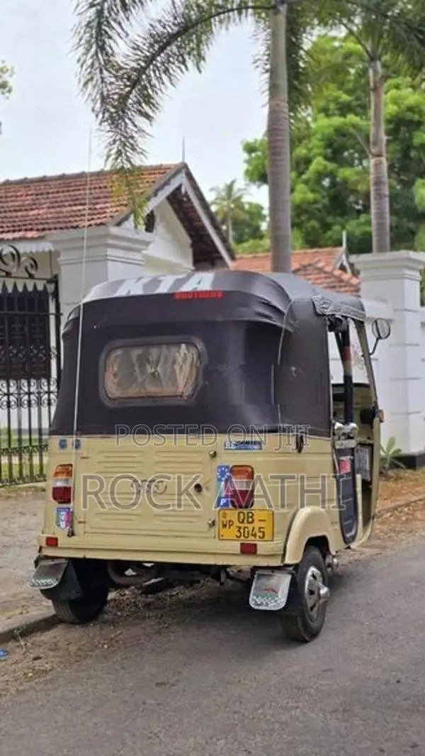 Bajaj RE 2005