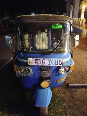 Bajaj RE 205 2013
