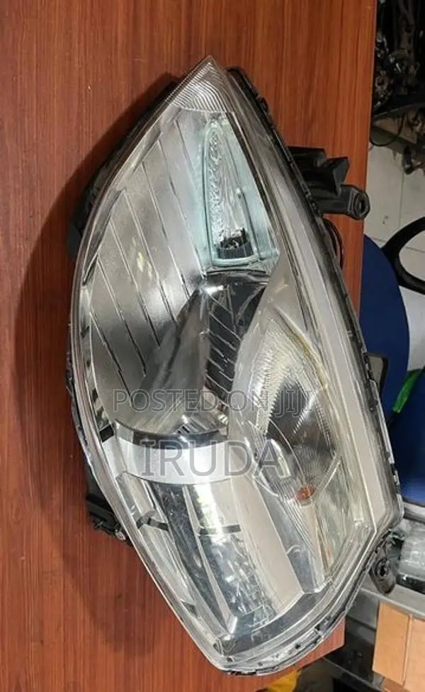 Nissan Tiida Head Light