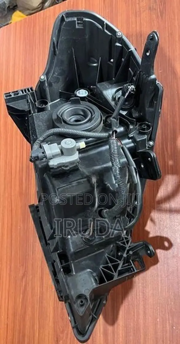 Nissan Tiida Head Light