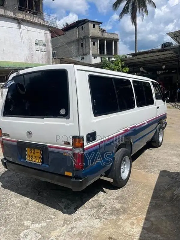 Toyota Hiace LH61 Long 1986