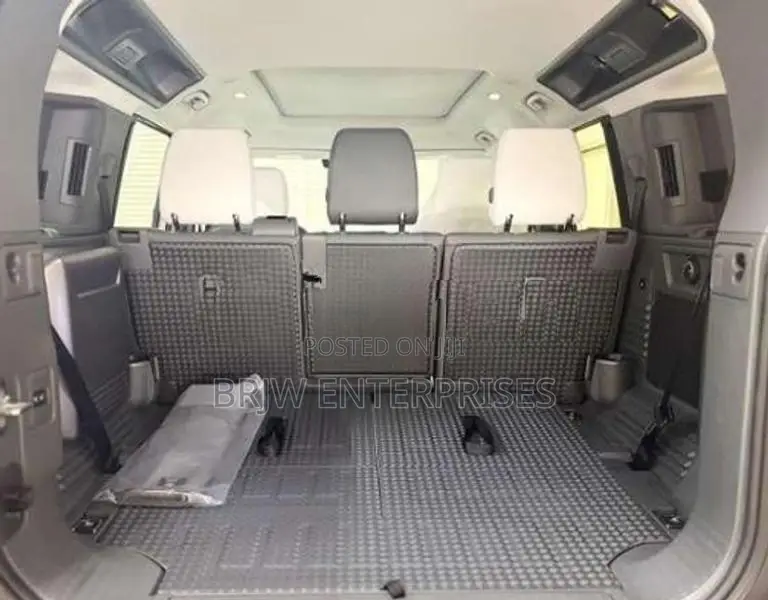 Land Rover Defender 2026
