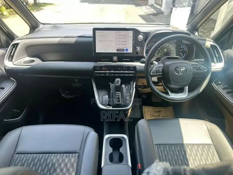 Toyota Noah 2022