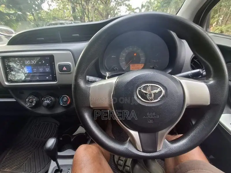 Toyota Vitz 2015