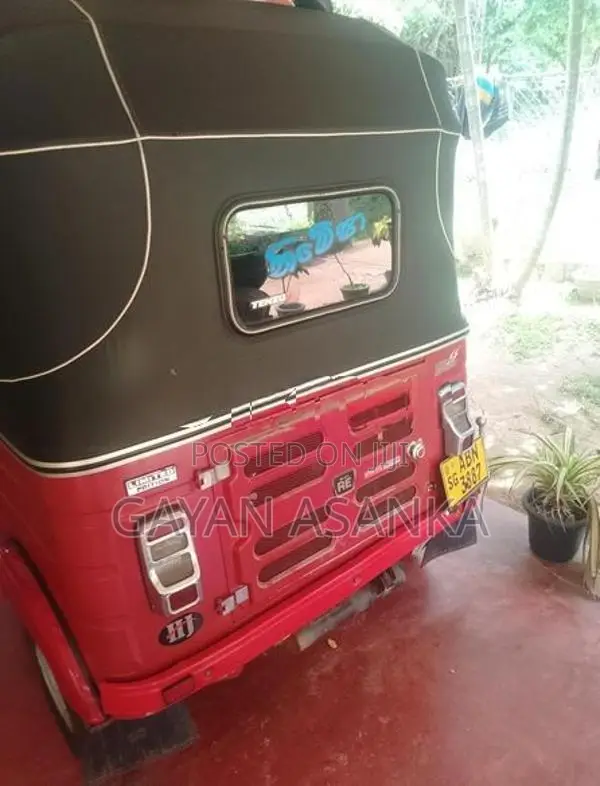 Bajaj RE 2016