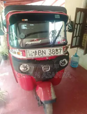 Bajaj RE 2016