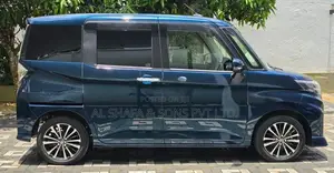 Toyota Roomy Custom GT 2025