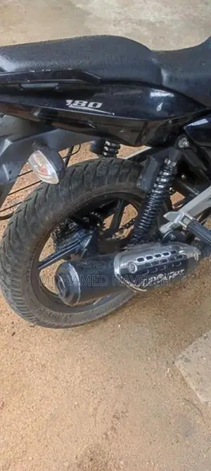 Bajaj Pulsar 180 2011