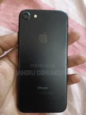 Apple iPhone 7 (Used)