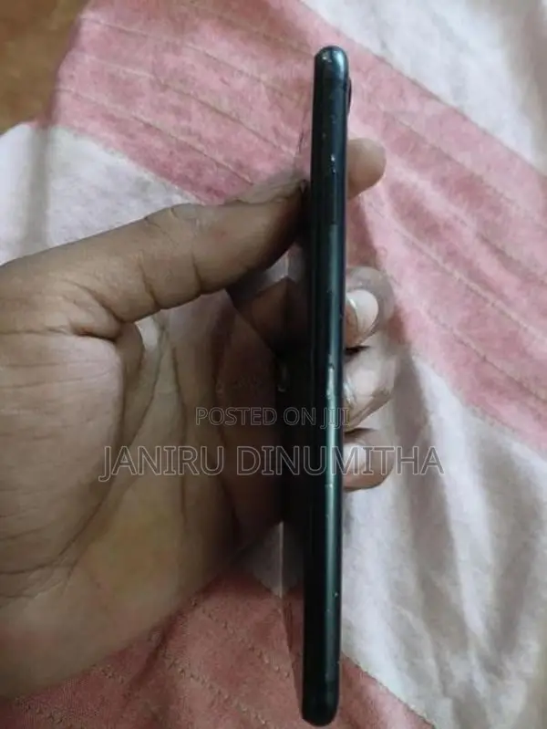 Apple iPhone 7 (Used)