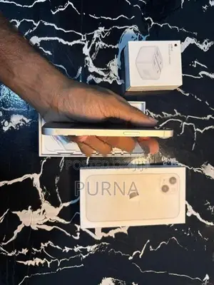 Apple iPhone 13 (Used)