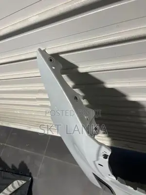 Genuine Discovery 5 2019 Driver Fender Wing - White L462 Sport Vogue