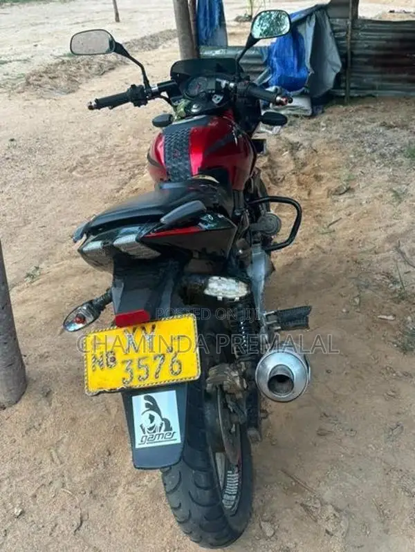 Bajaj Pulsar 220F 2012