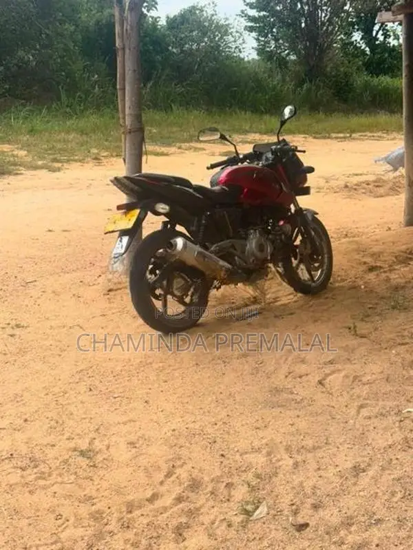 Bajaj Pulsar 220F 2012
