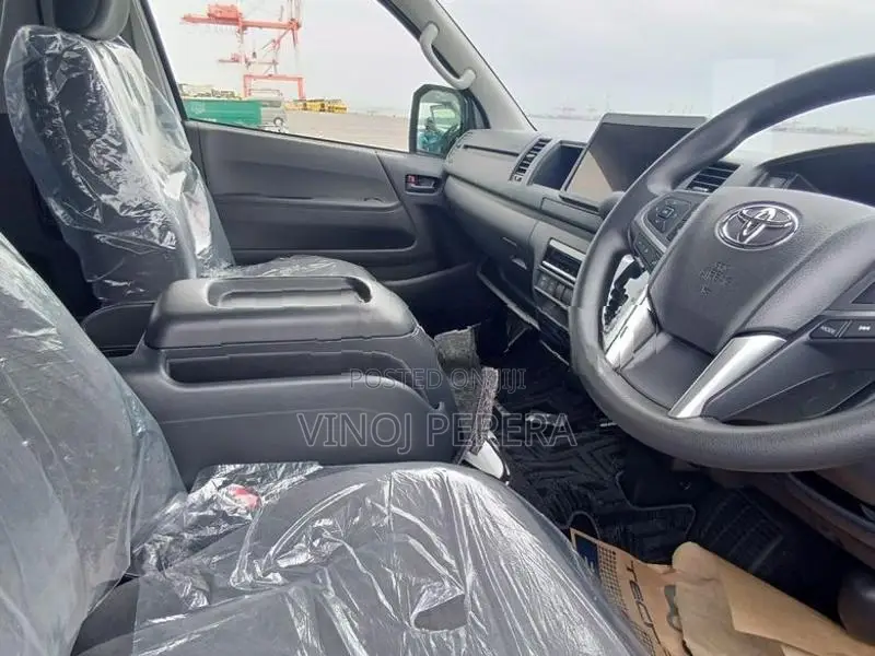 Toyota Hiace Comuter new model 2026