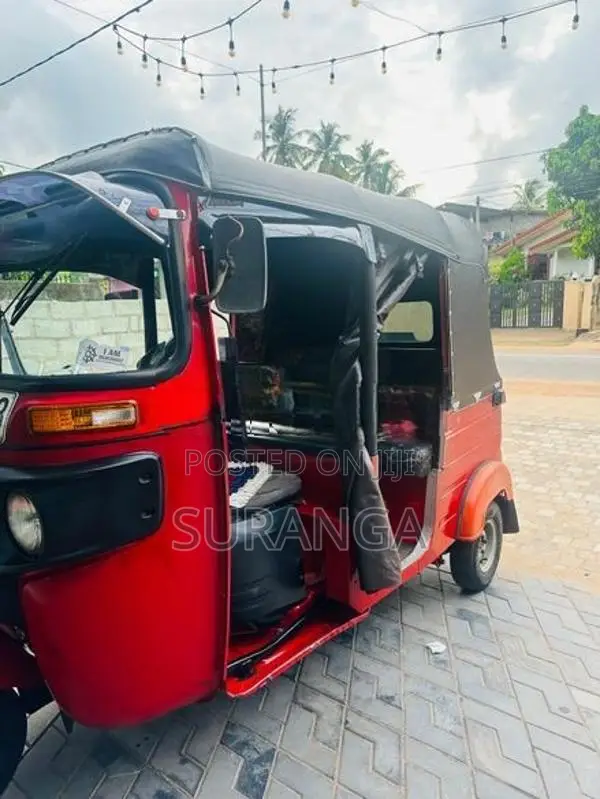 Bajaj RE 2018