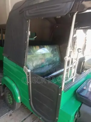Bajaj RE 2019